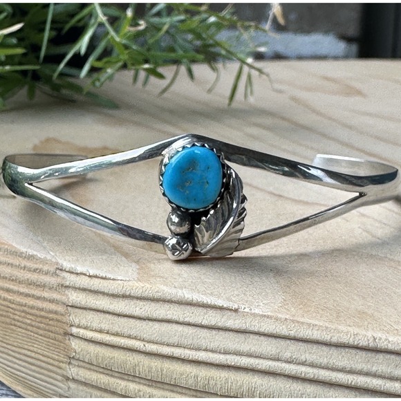 VTG Native American Navajo Cuff Bracelet Size 6 Turquoise Leaf 925 Sterling 6.0g - Picture 1 of 10